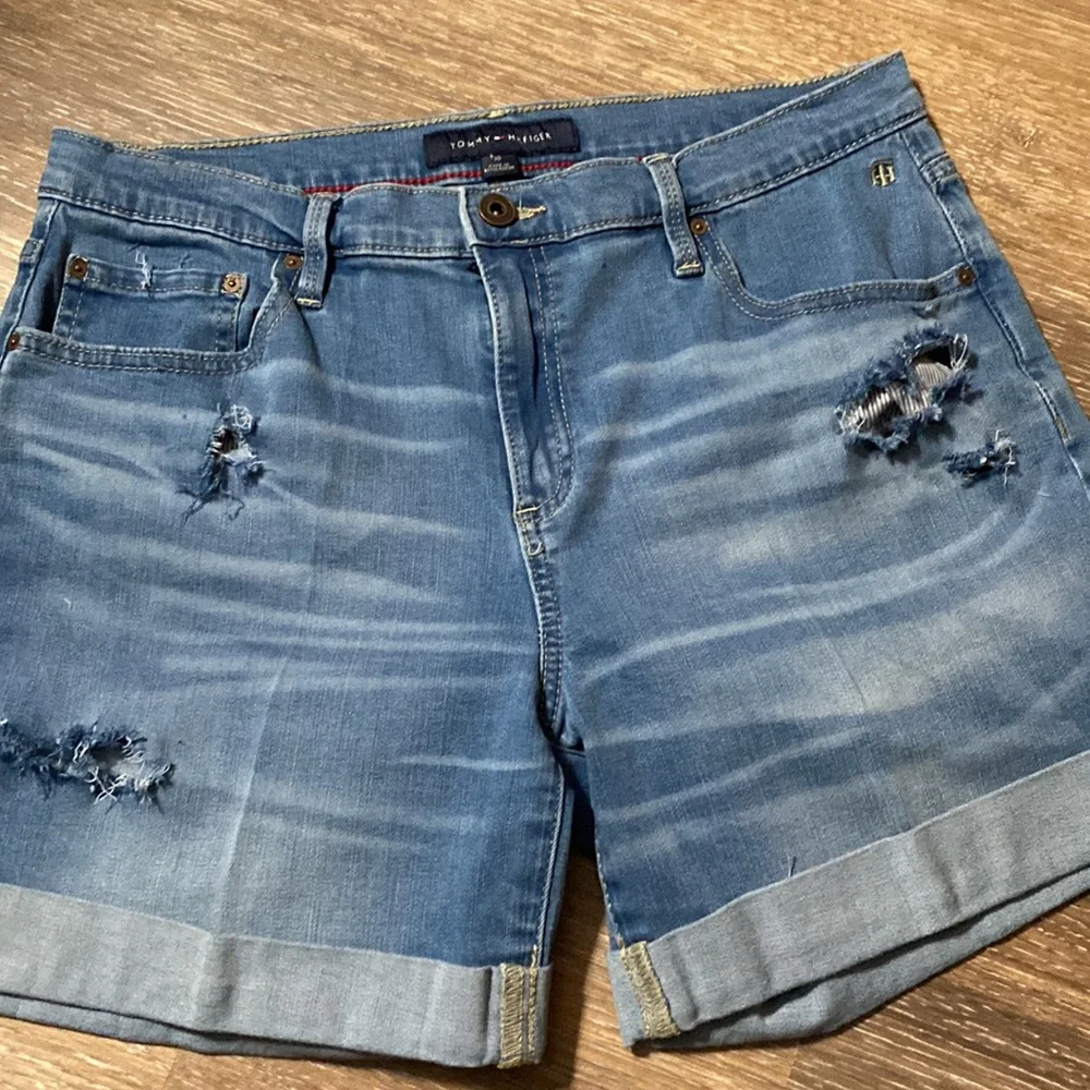 Tommy Hilfer denim distressed jeans shorts size 10 - Picture 2 of 9